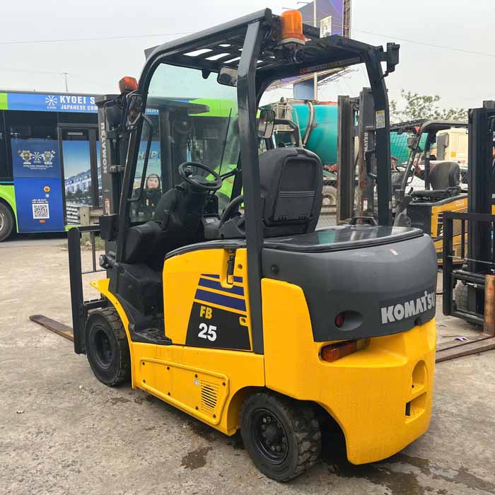 KOMATSU 2.5 TẤN FB25-12-101245 (2015)