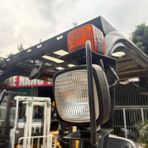 XE NÂNG CŨ KOMATSU 2.5 TẤN FE25-2-320903 (Xe 2021. Bình Khô 2021)
