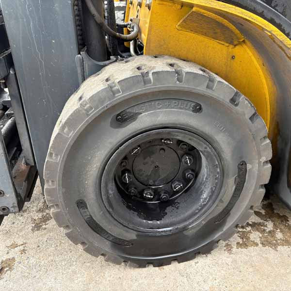 XE NÂNG CŨ 2.5T KOMATSU ĐIỆN (Xe 2017. Bình khô 2021)