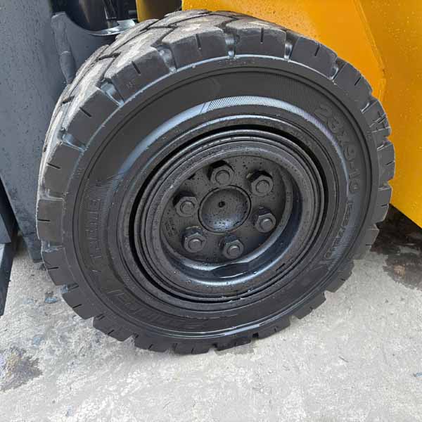 XE NÂNG CŨ KOMATSU 2.5 TẤN FE25-2-320903 (Xe 2021. Bình Khô 2021)