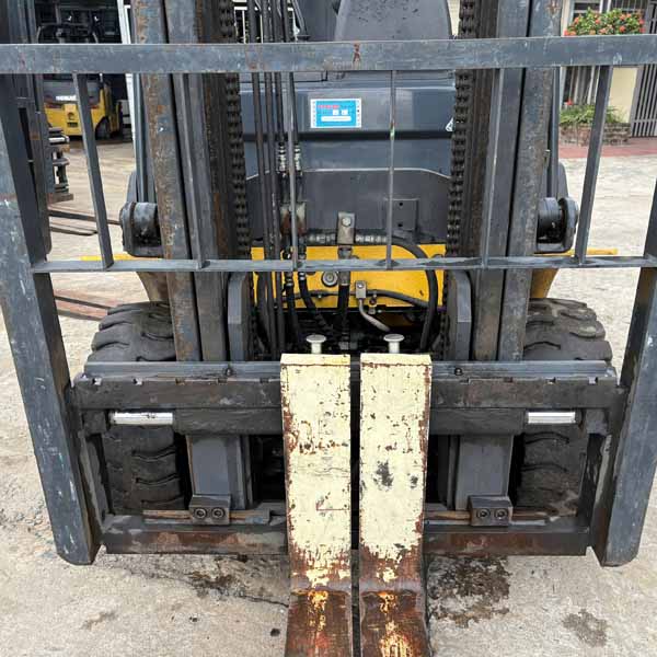 XE NÂNG CŨ 2.5 TẤN KOMATSU ĐIỆN (Bình GS 2024)