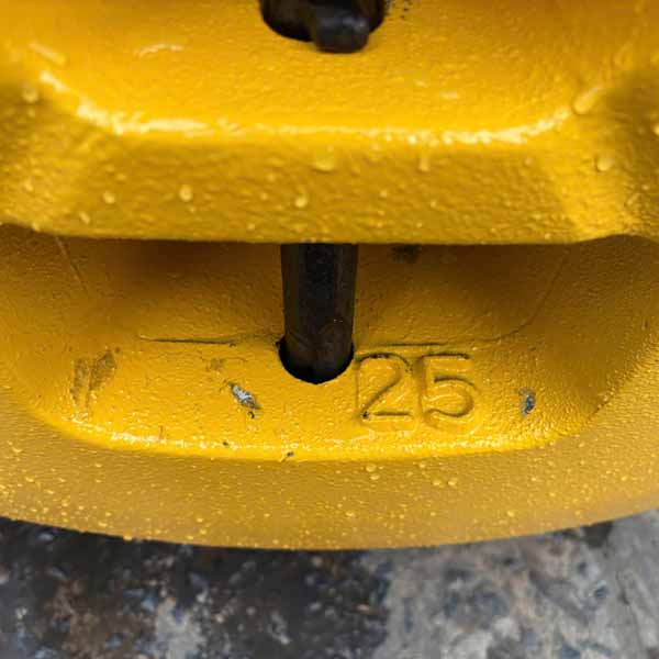 XE NÂNG CŨ KOMATSU 2.5 TẤN FE25-2-320903 (Xe 2021. Bình Khô 2021)