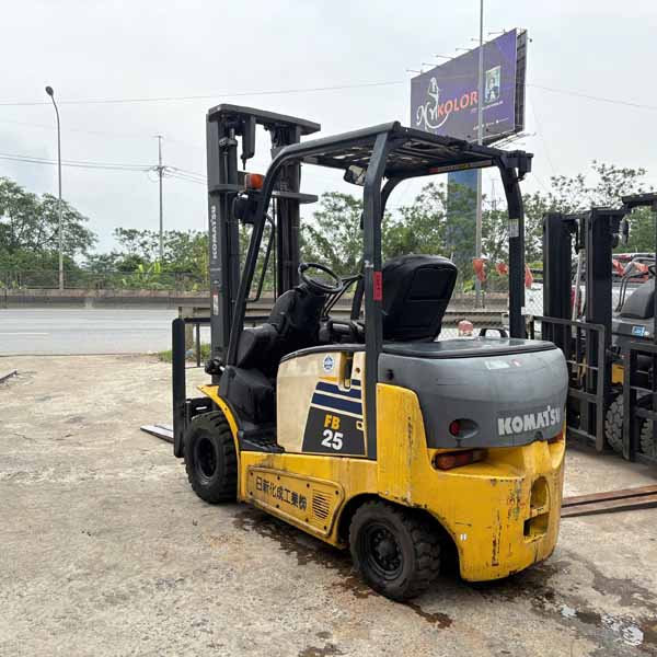 XE NÂNG CŨ 2.5 TẤN KOMATSU ĐIỆN (Bình GS 2024)