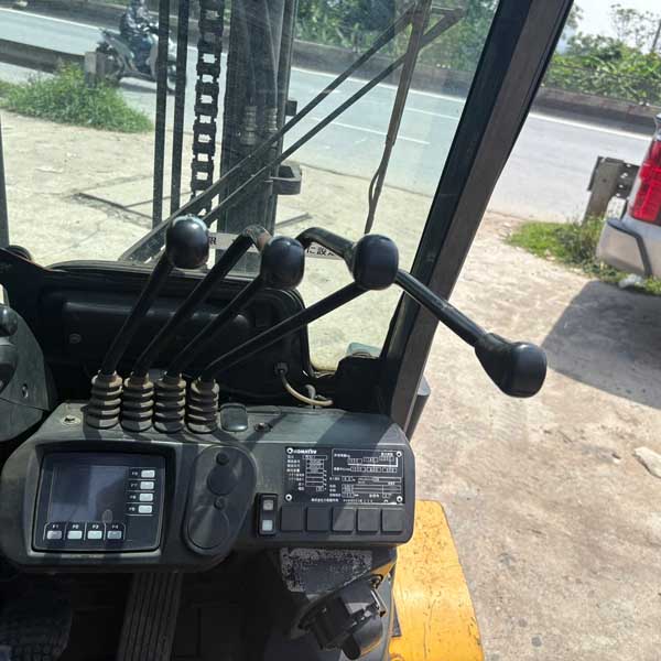 KOMATSU 3 TẤN ĐIỆN FE30-1-304545