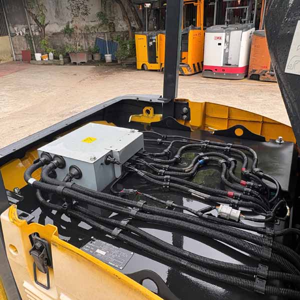XE NÂNG CŨ 2.5T KOMATSU ĐIỆN (Xe 2017. Bình khô 2021)