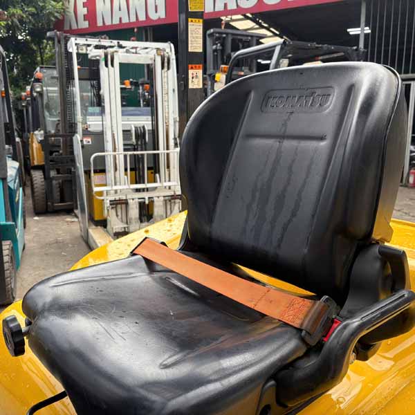 XE NÂNG CŨ KOMATSU 2.5 TẤN FE25-2-320903 (Xe 2021. Bình Khô 2021)