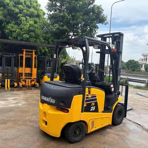 XE NÂNG CŨ KOMATSU 2.5T ĐIỆN (Xe 2017. Bình GS 2024) FB25-12-100101
