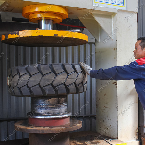 Lốp đặc xe nâng Casumina 7.00-12 (700-12) CA202B BD