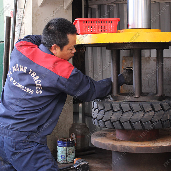 Lốp đặc xe nâng Casumina 5.00-8 (500-8) CA202B BD