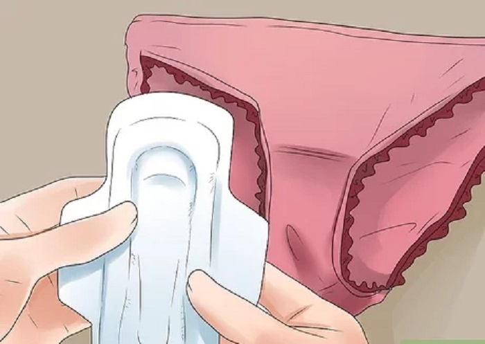Gỡ bỏ lớp giấy dán ở giữa miếng băng