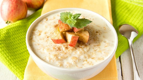 Cháo yến mạch đơn giản, dễ làm cho chị em ngày kinh nguyệt