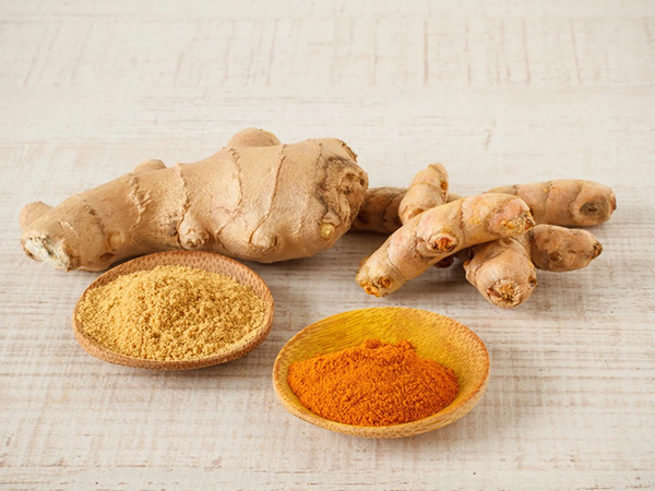 Gừng, nghệ hỗ trợ làm giảm triệu chứng đau bụng kinh hiệu quả