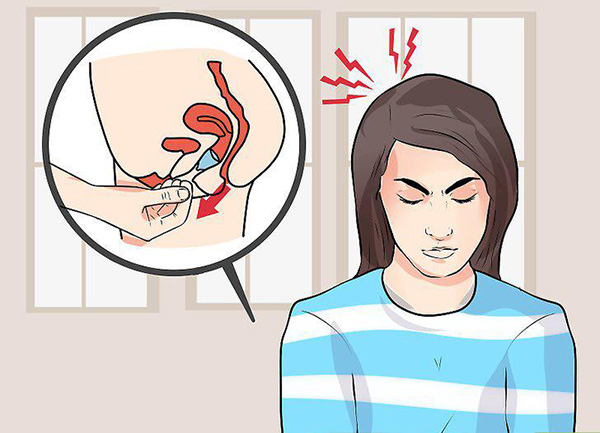 Việc loay hoay không biết cách đưa cốc vào trong, dùng lực quá mạnh có thể gây xước thành âm đạo làm nguy cơ viêm nhiễm dễ xảy ra