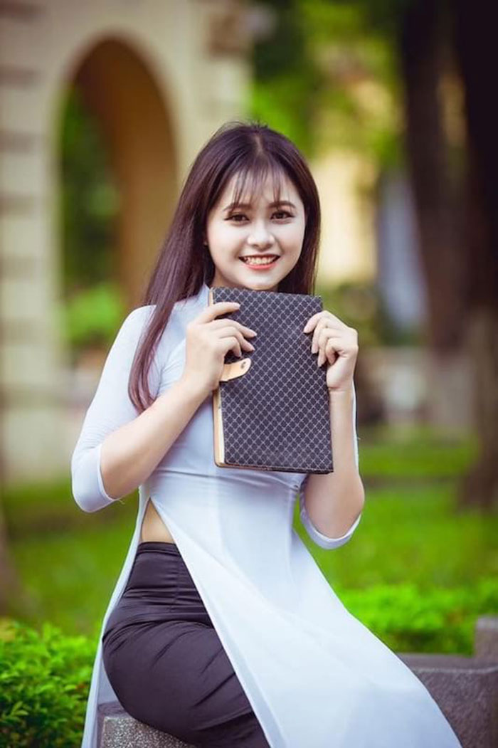 Chị em nên mặc quần áo dài tối màu cho những ngày đèn đỏ