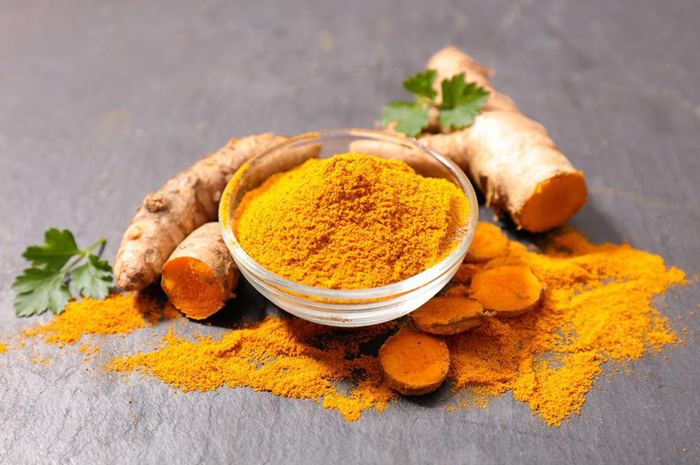 Nghệ chứa hoạt chất curcumin có tác dụng chống viêm, giảm các triệu chứng tiền kinh nguyệt