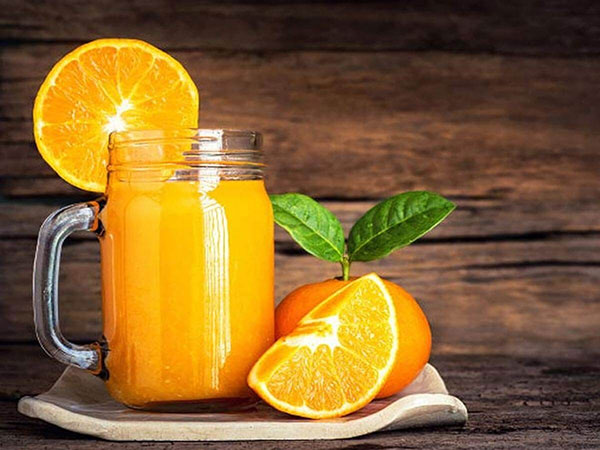 Vitamin C có trong quả cam giúp hỗ trợ ngày đèn đỏ đến sớm hơn.