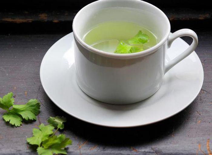 Uống trà ngò tây giúp hạn chế đau bụng kinh và điều hòa kinh nguyệt hiệu quả