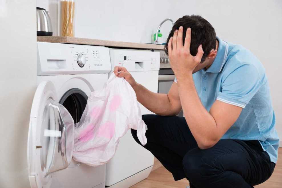 Bật mí cách tẩy quần áo bị lem màu sau khi giặt