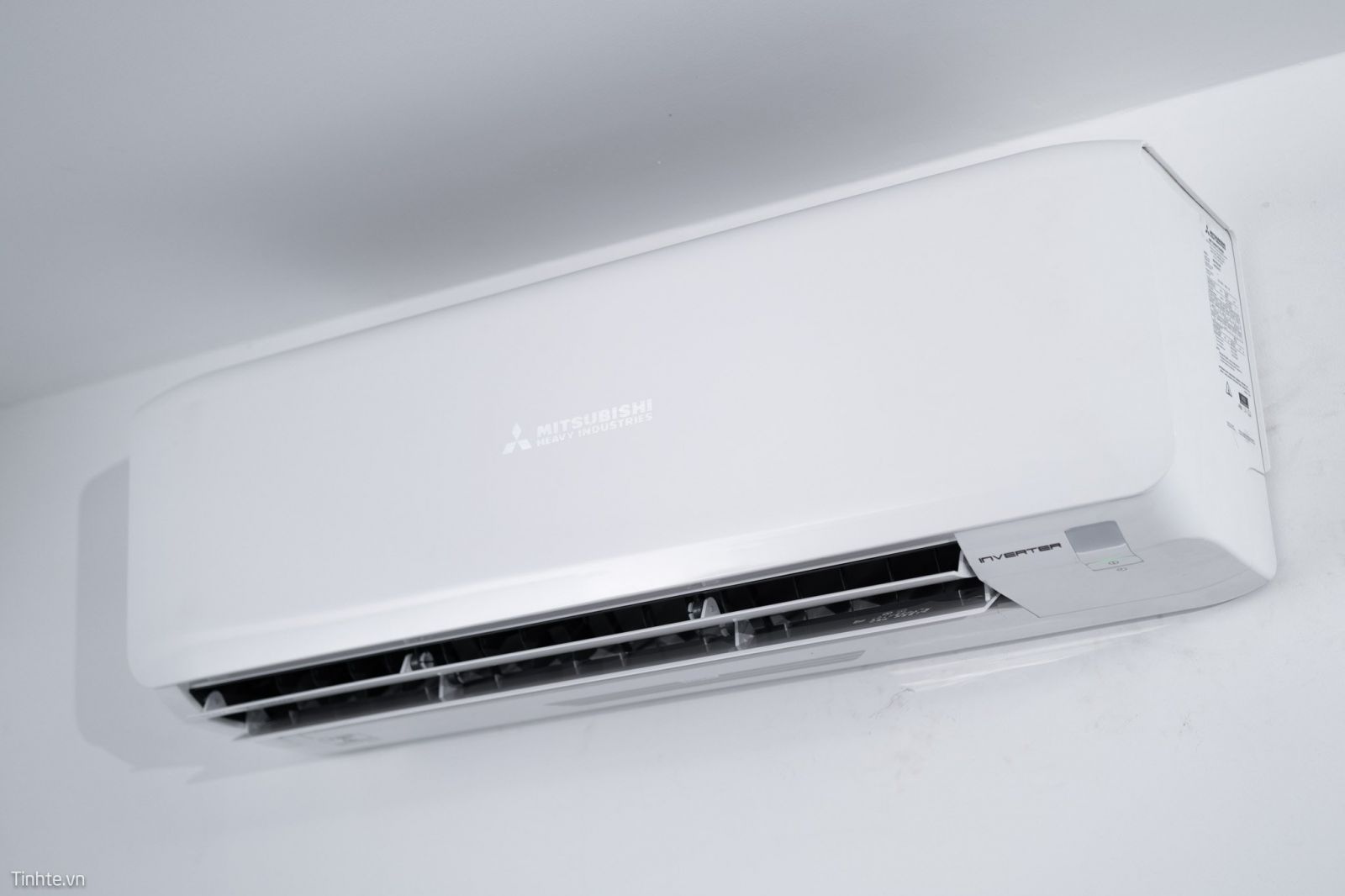 Đắm mình trong mùa đông ấm áp, mùa hè mát mẻ với điều hòa Mitsubishi Heavy SRK71ZRS-W5