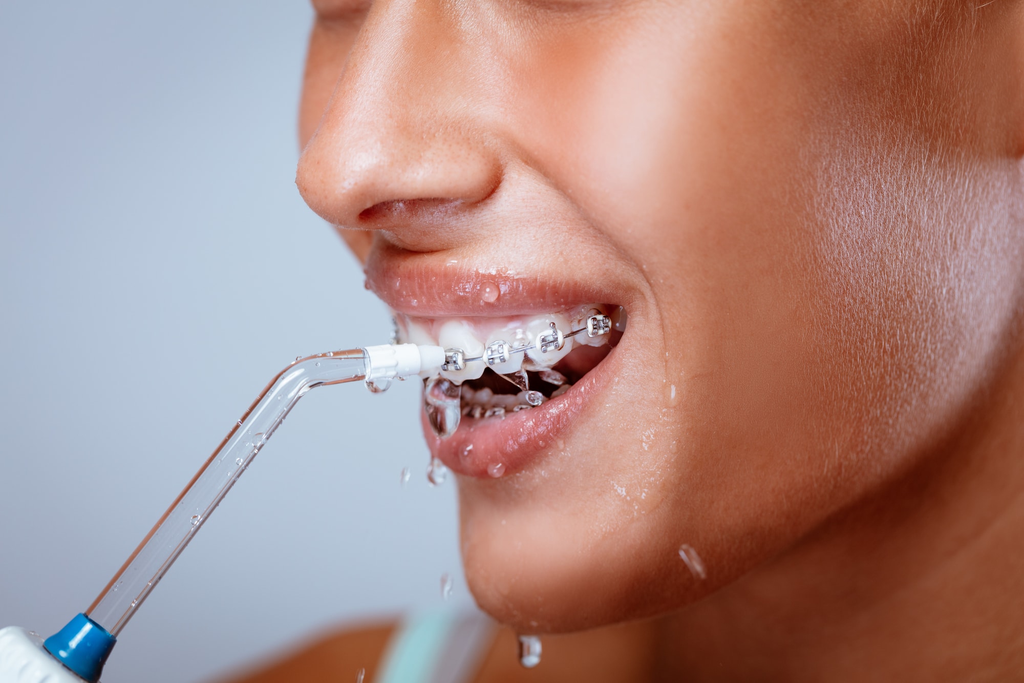 Tăm nước có tác dụng lớn trong việc làm sạch mảng bám trên răng