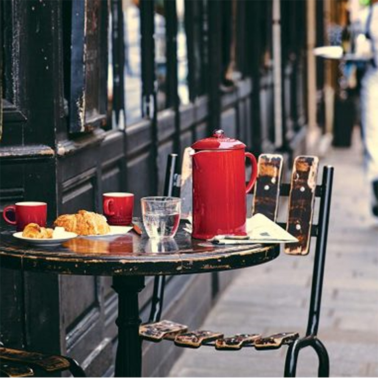 Cốc Cafe Le Creuset Holly bằng sứ màu đỏ anh đào 1L [Hàng Đức]