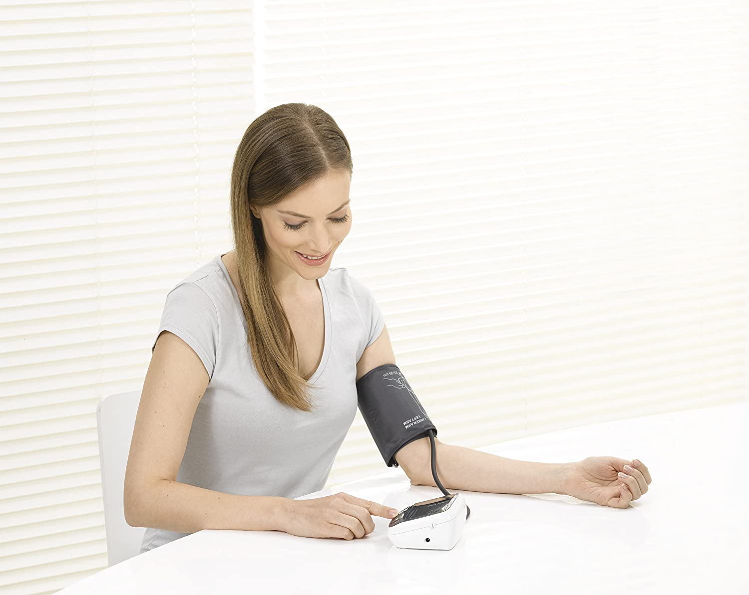 Máy đo huyết áp bắp tay Beurer BM40