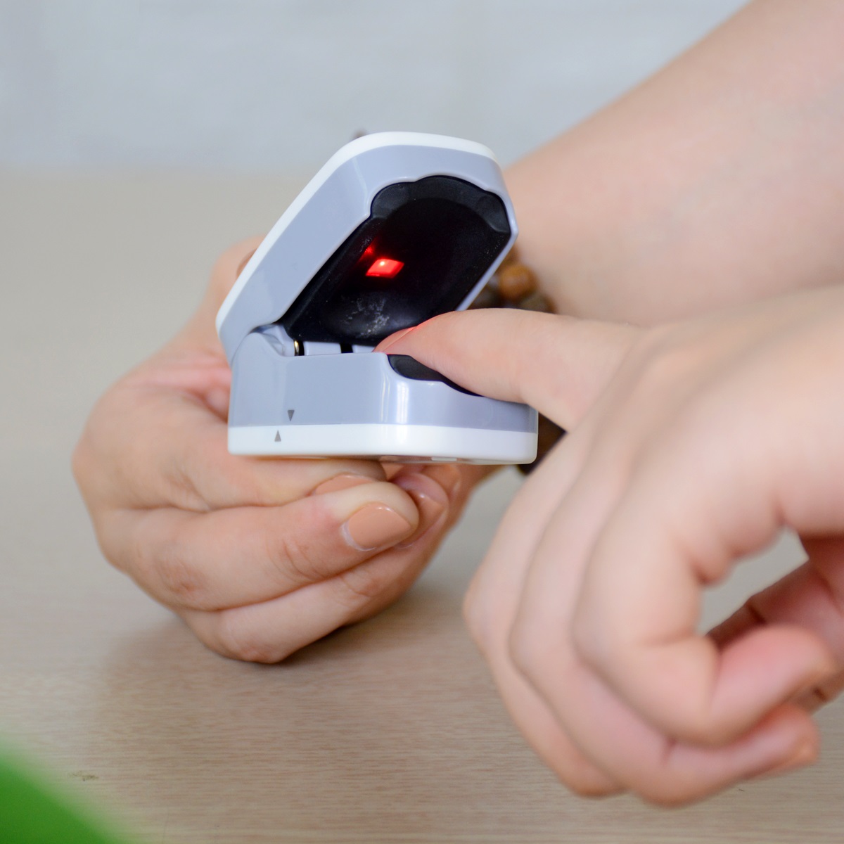 Máy Đo Khí Máu Và Nhịp Tim Cá Nhân Beurer PO30