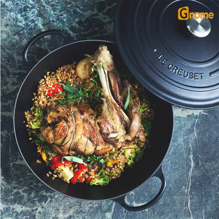 Nồi gang Le Creuset Matt Black Licorice 24cm màu đen