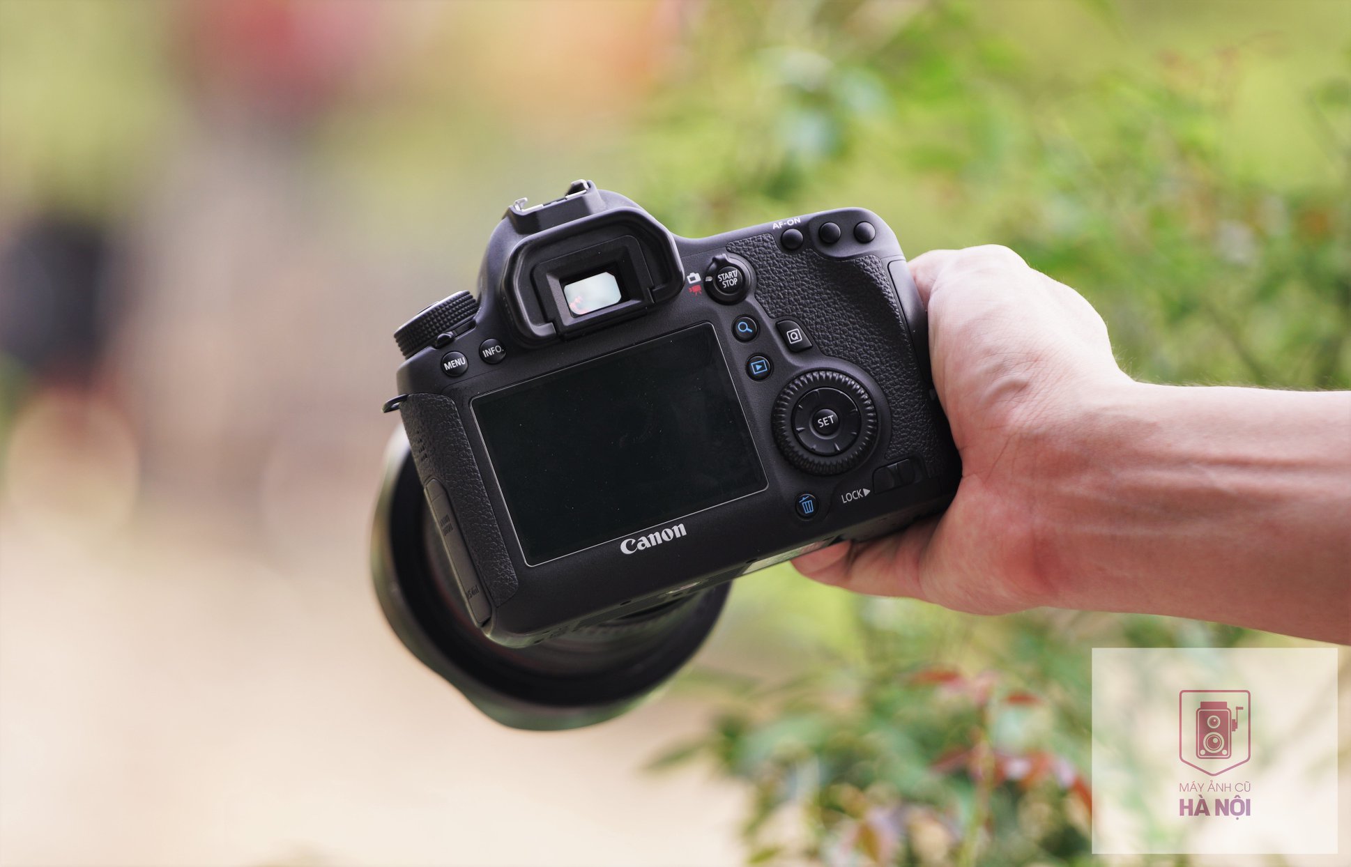Đánh giá Canon 6D cho thấy đây là một chiếc máy ảnh chất lượng cao với rất nhiều tính năng tốt. Hãy xem hình ảnh liên quan để cảm nhận được vẻ đẹp và sự chuyên nghiệp của nó.