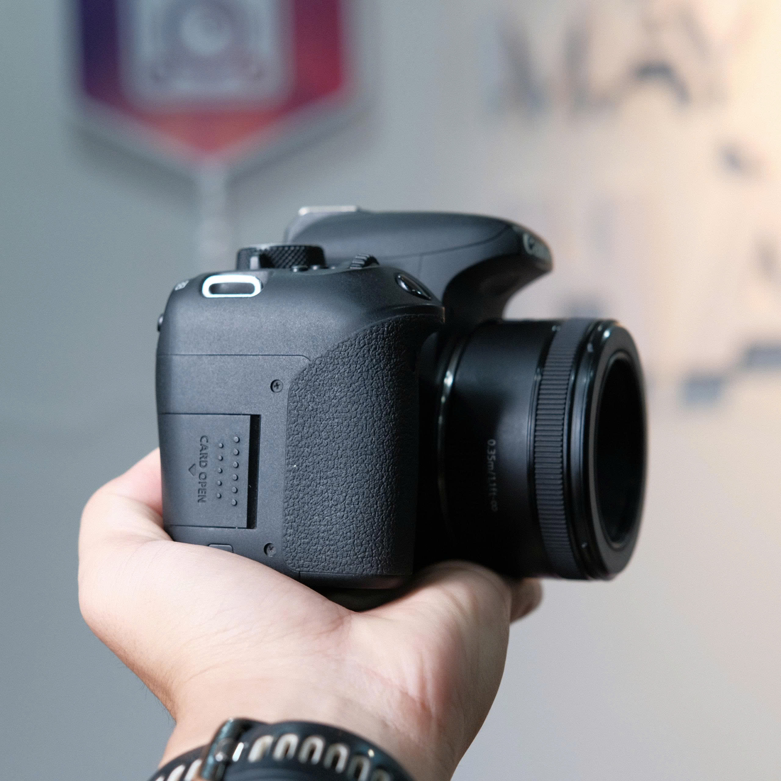 Máy Ảnh Canon EOS 800D (95%) Kèm Ống Kính EF 50mm f/1.8 STM - Máy Ảnh Cũ Hà Nội