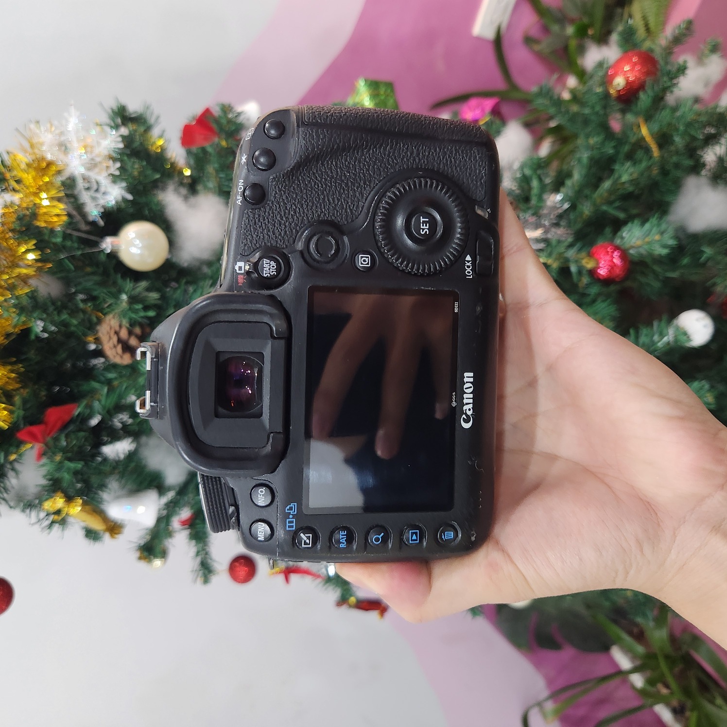 Canon 5D mark iii+ Canon 85mm f1.8 USM - Combo chụp chân dung, kỷ yếu cho anh em mới vào nghề