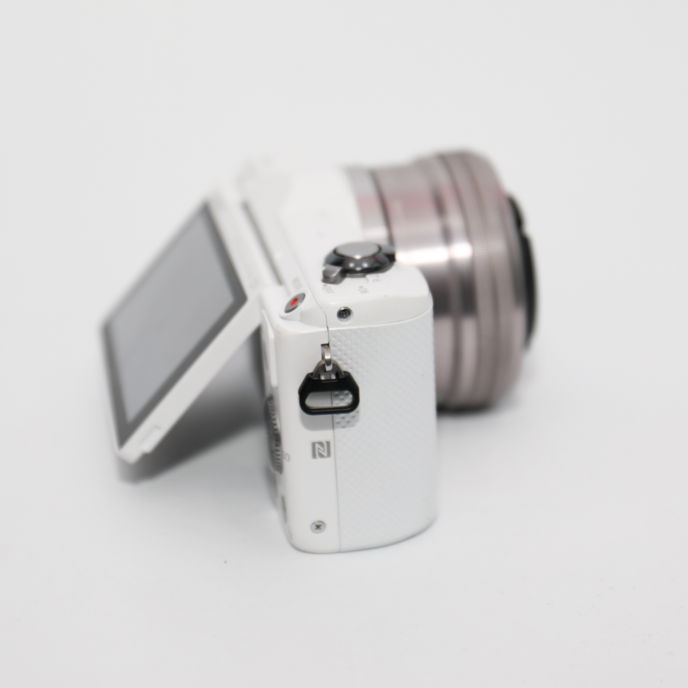 Combo Sony A5000+ Sony E 16-50mm OSS nhỏ gọn, đa dụng, màn hình lật.