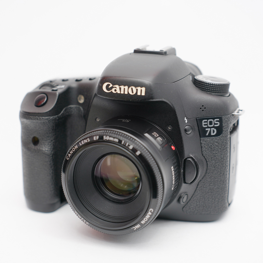 Combo Canon 7D+ Canon 50mm f1.8 ii xóa phông giá rẻ, phù hợp người mới.