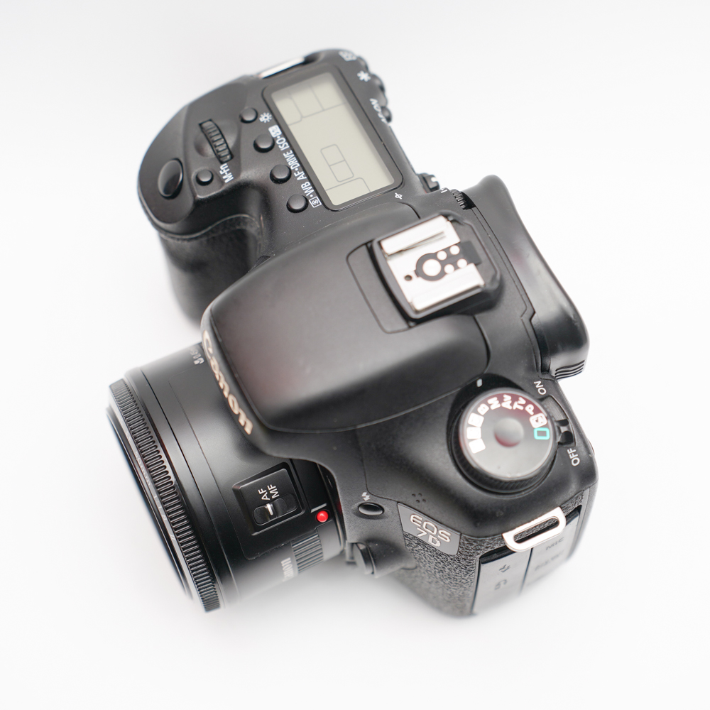 Combo Canon 7D+ Canon 50mm f1.8 ii xóa phông giá rẻ, phù hợp người mới.