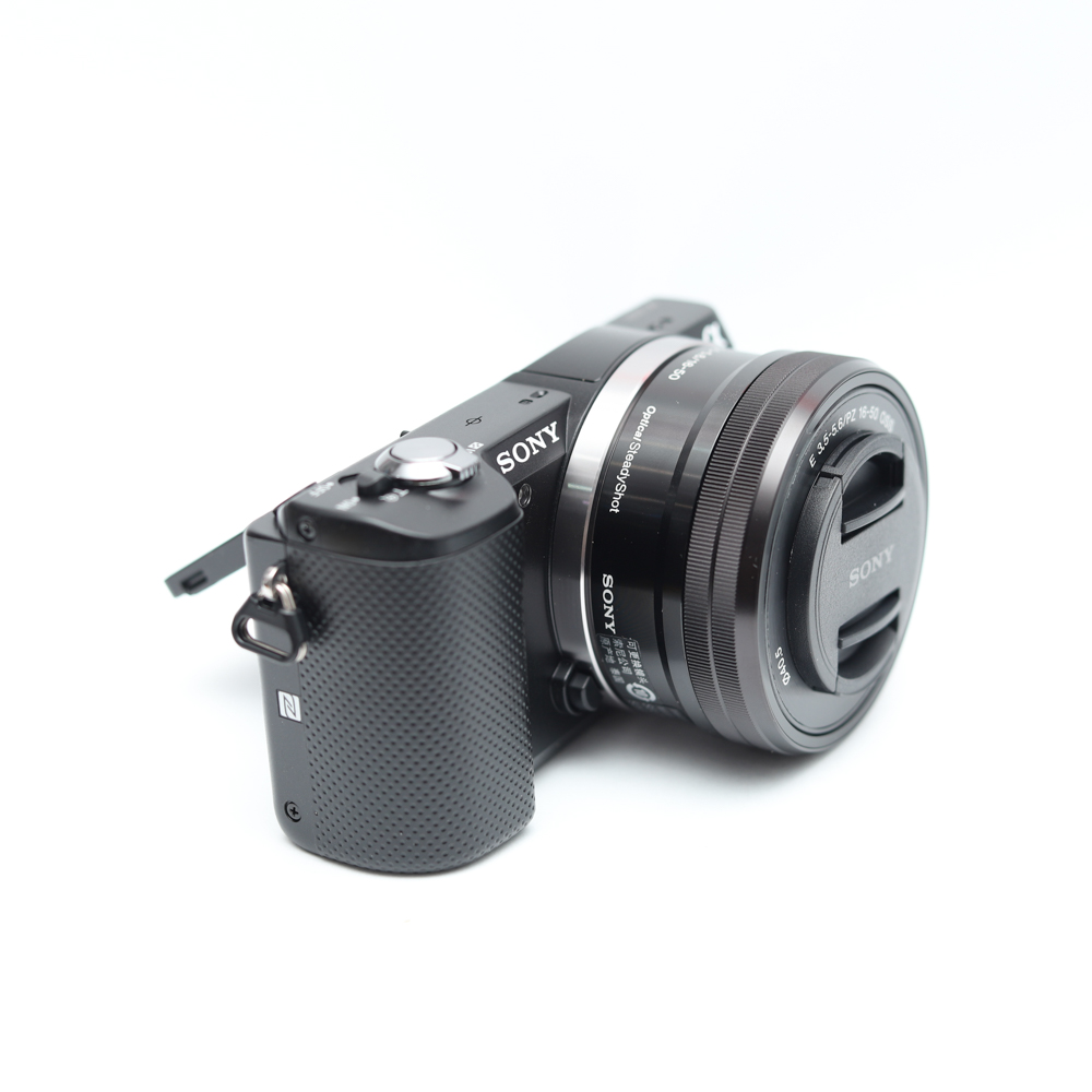 Combo Sony A5000+ Sony E 16-50mm OSS nhỏ gọn, đa dụng, màn hình lật.