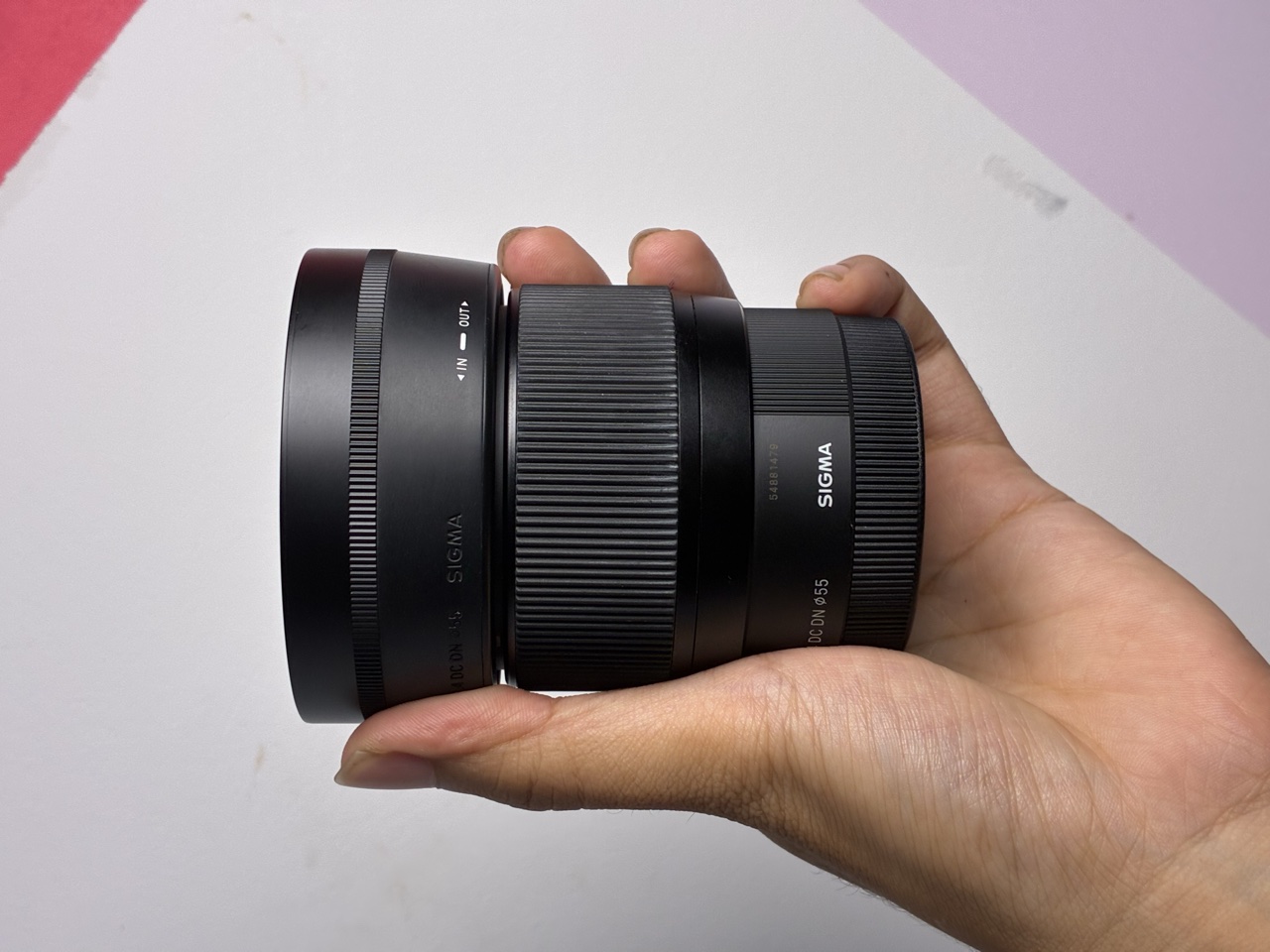 Ống kính Sigma 56mm f/1.4 DC DN cũ – ngàm Sony E (APS-C), chân dung ~85mm, khẩu f/1.4 – #881479