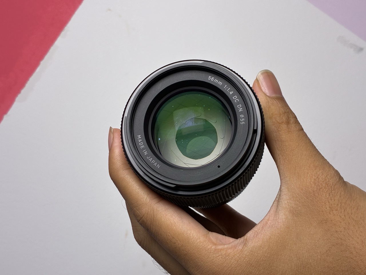 Ống kính Sigma 56mm f/1.4 DC DN cũ – ngàm Sony E (APS-C), chân dung ~85mm, khẩu f/1.4 – #881479