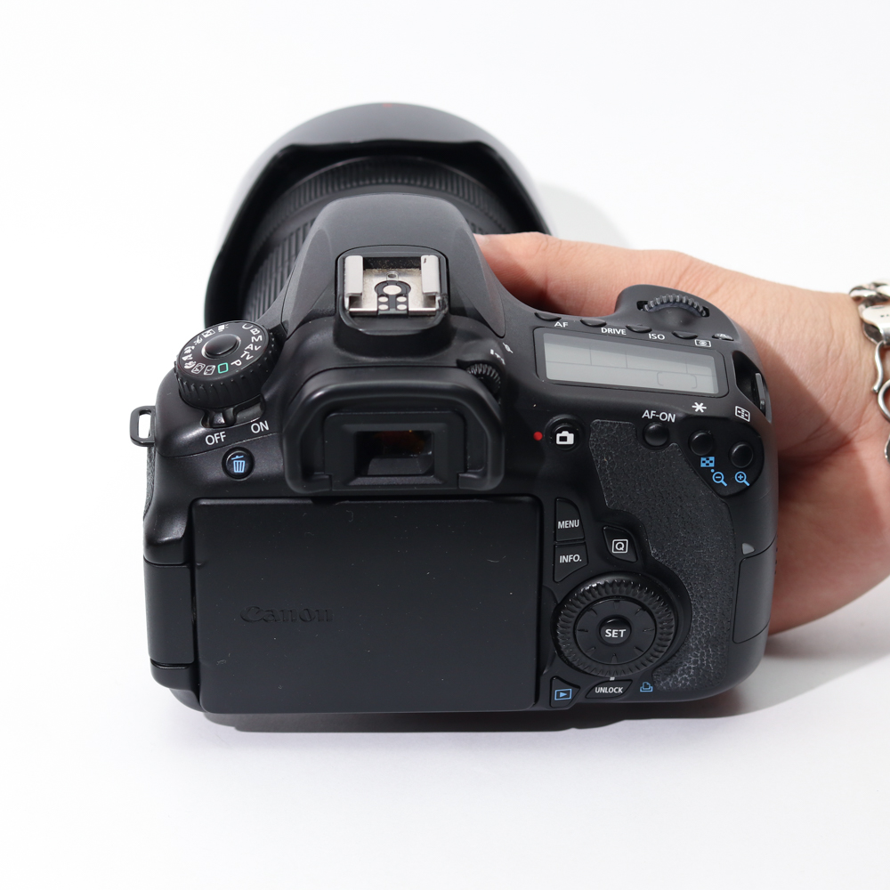 Combo Canon 60D+ Canon 18-135 F3.5-5.6 IS STM đa dụng, zoom tiện lợi.