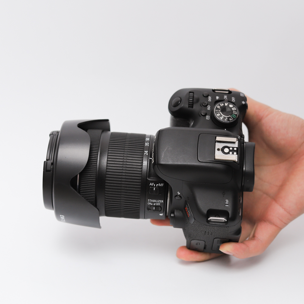 Combo Canon 750D+ Canon 18-135 F3.5-5.6 IS STM đa dụng, màn hình xoay lật, cảm ứng.