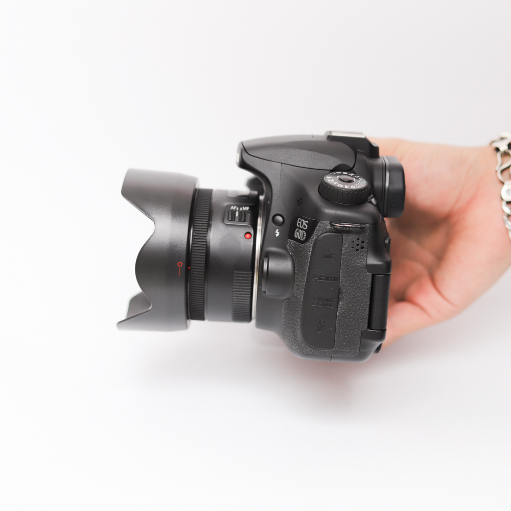 Combo Canon EOS 60D + Canon 50mm f1.8 STM chụp chân dung giá phổ thông.