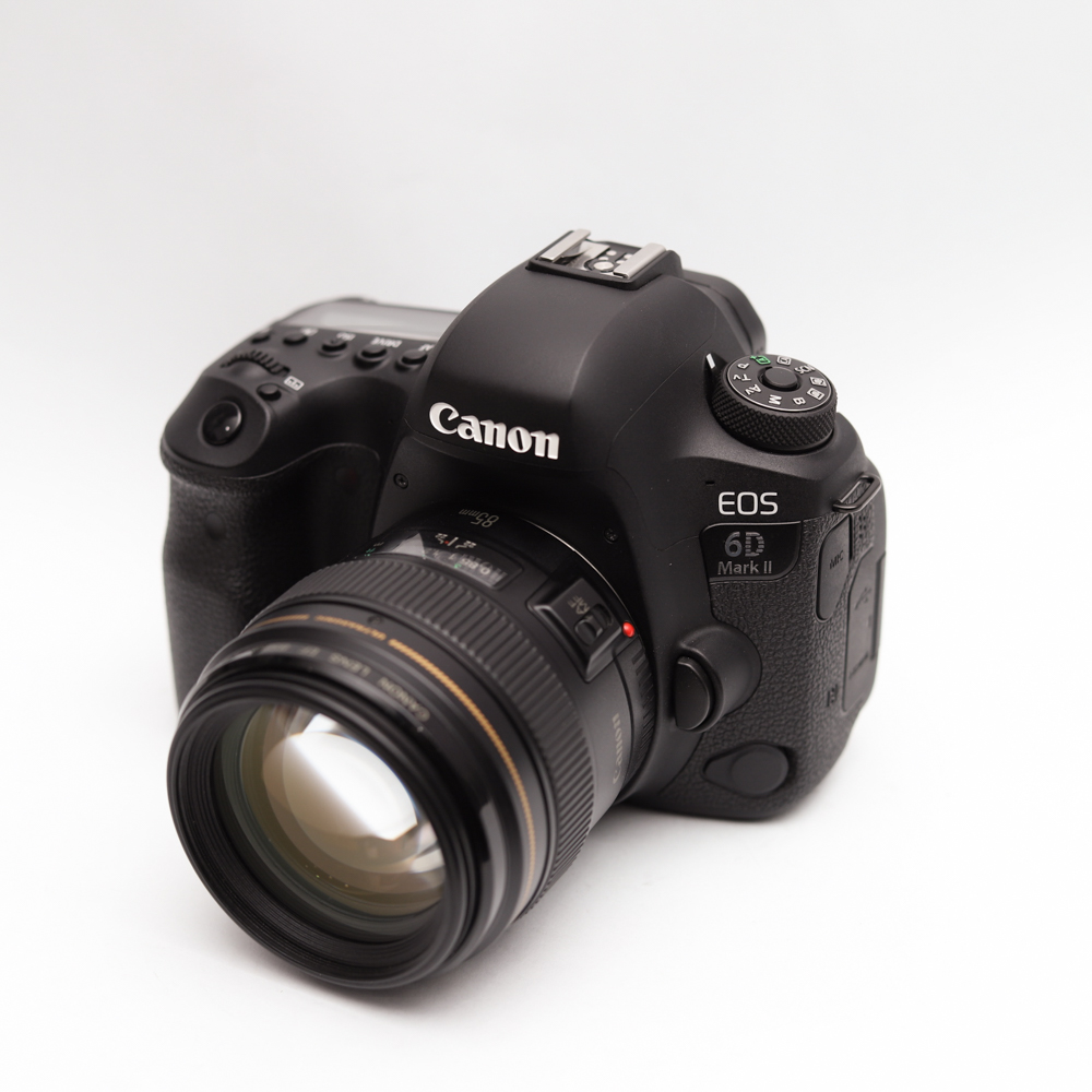 Lens Canon EF 85mm f/1.8 USM cũ gắn trên Canon 6D Mark II tại MACHN