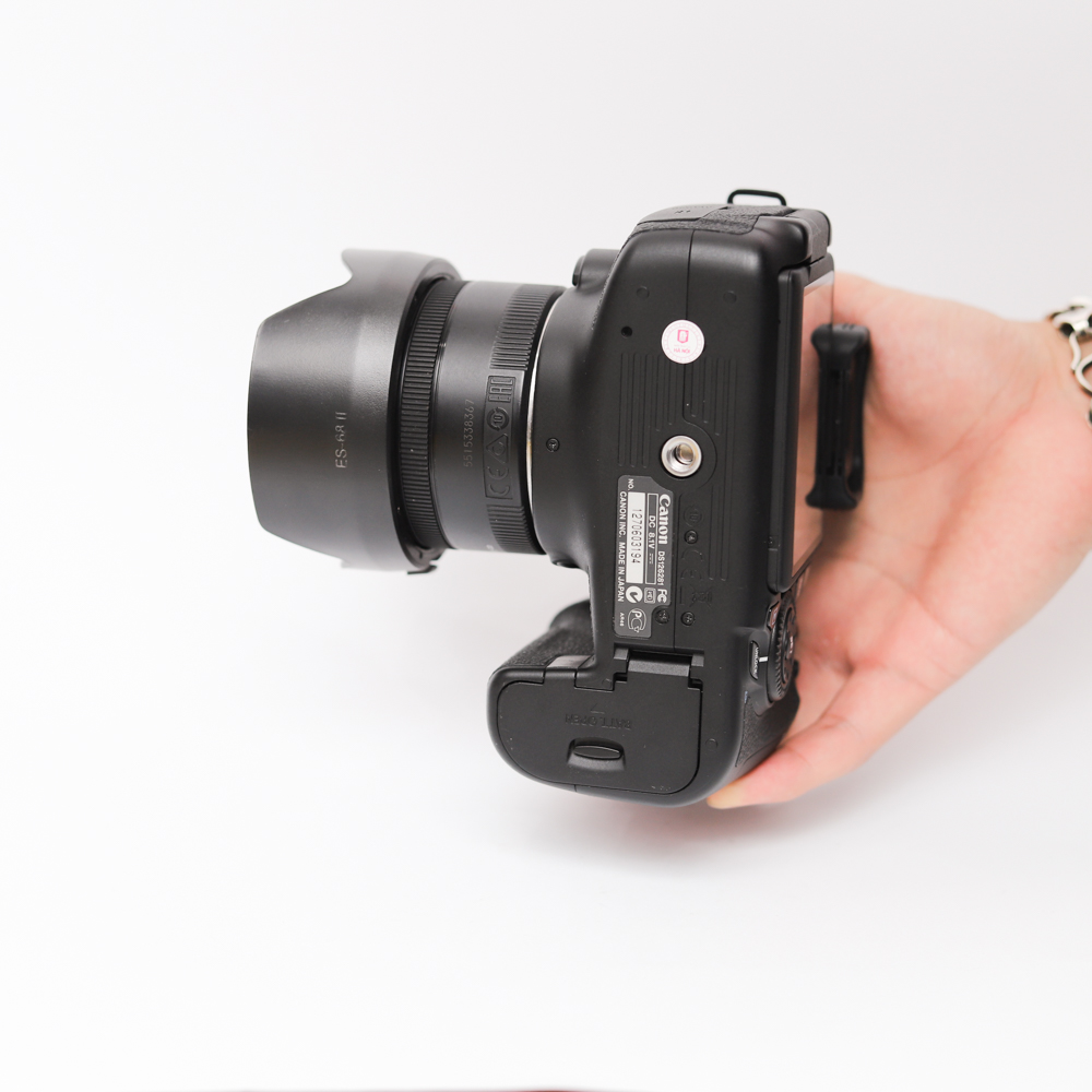 Combo Canon EOS 60D + Canon 50mm f1.8 STM chụp chân dung giá phổ thông.