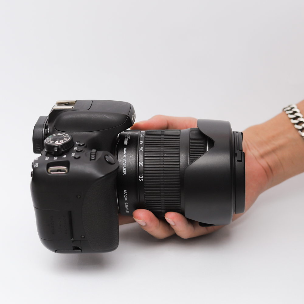 Combo Canon 750D+ Canon 18-135 F3.5-5.6 IS STM đa dụng, màn hình xoay lật, cảm ứng.