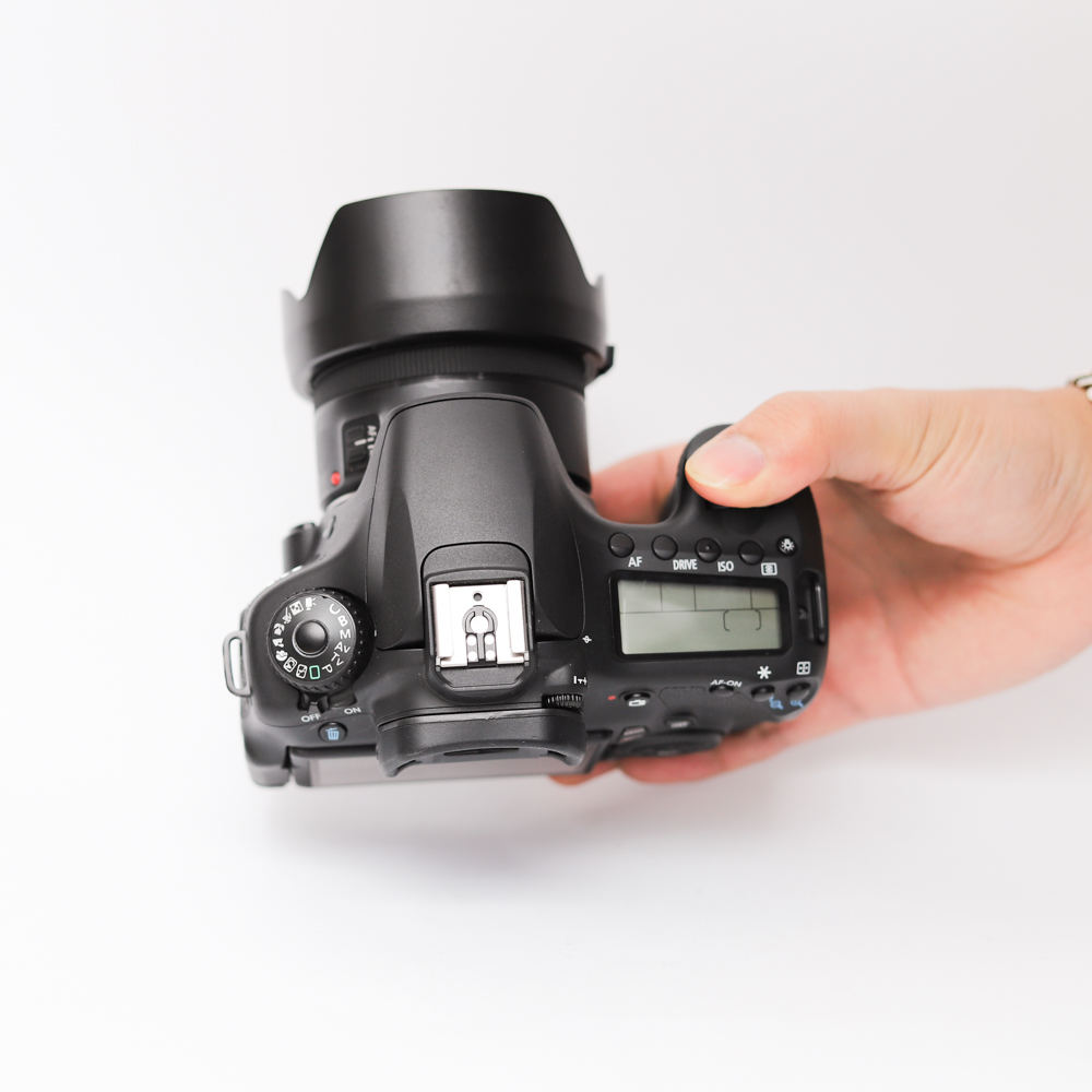 Combo Canon EOS 60D + Canon 50mm f1.8 STM chụp chân dung giá phổ thông.