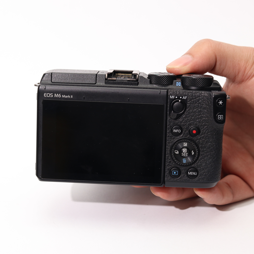 Canon M6 Mark II+ Canon EF-M 18-55mm f3.5-5.6 IS STM nhỏ gọn, đa dụng, công nghệ cao.