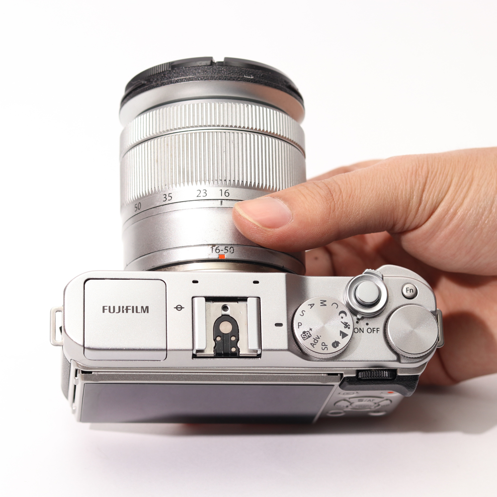 Combo Fujifilm X-A3+ Fujifilm XC 16-50mm F/3.5-5.6 OIS vintage, nhỏ gọn, dễ tiếp cận.