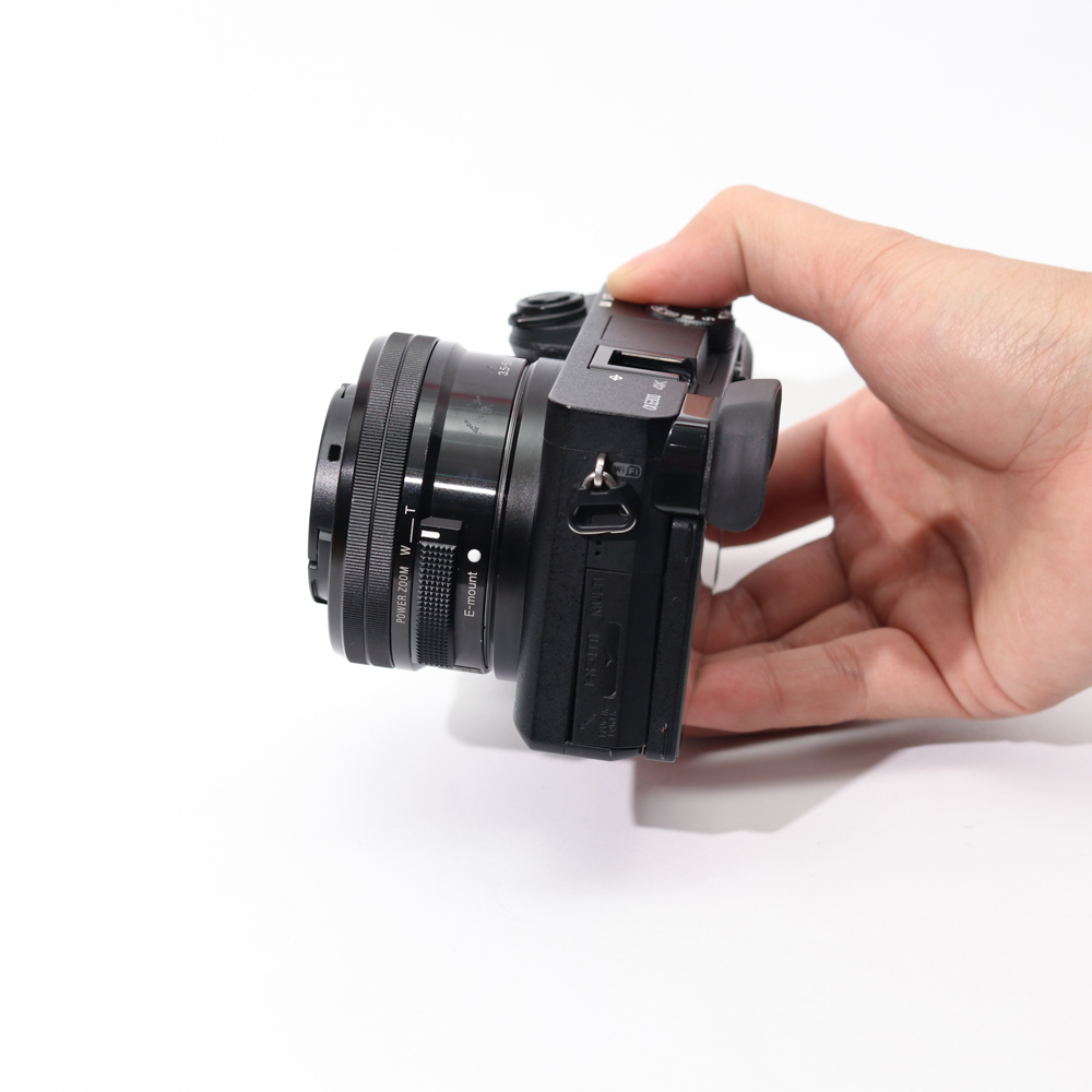Combo Sony A6300+ Sony 16-50mm f3.5-5.6 nhỏ gọn, đa dụng.