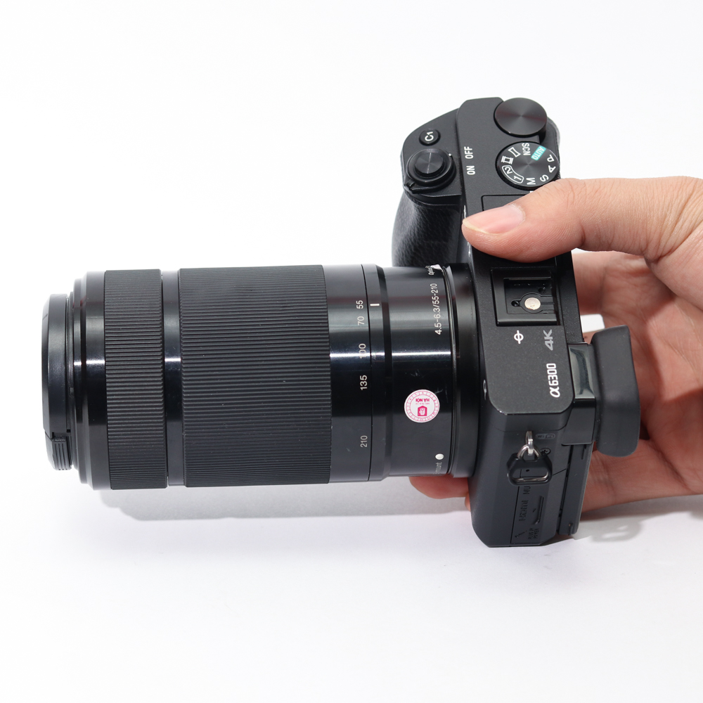 Combo Sony A6300+ Sony E 55-210mm f4.5-6.3 OSS quay chụp zoom xa, thể thao nhỏ gọn.