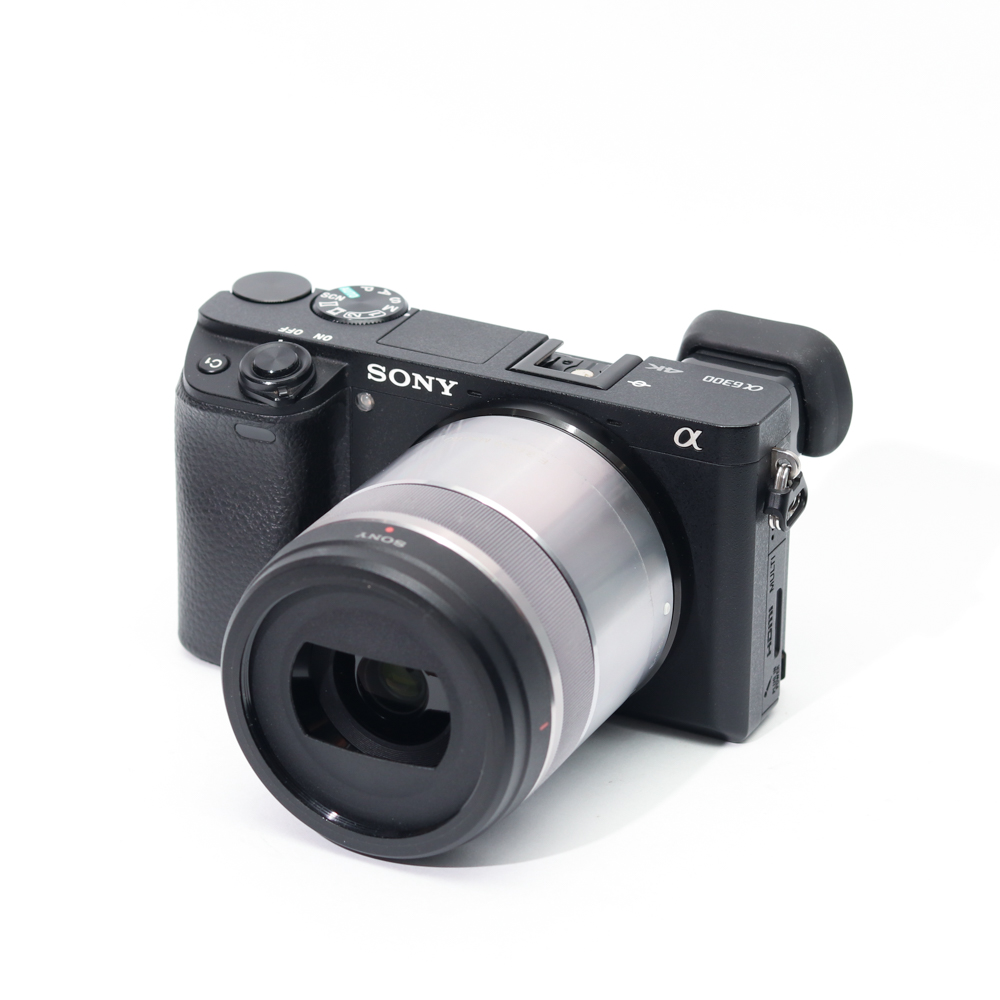 Combo Sony A6300+ Sony E 30mm f3.5 Macro quay chụp cận cảnh, sản phẩm.