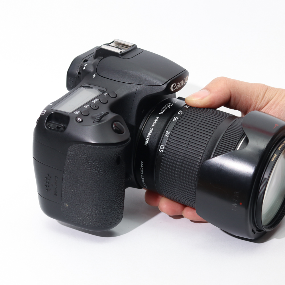 Combo Canon 60D+ Canon 18-135 F3.5-5.6 IS STM đa dụng, zoom tiện lợi.